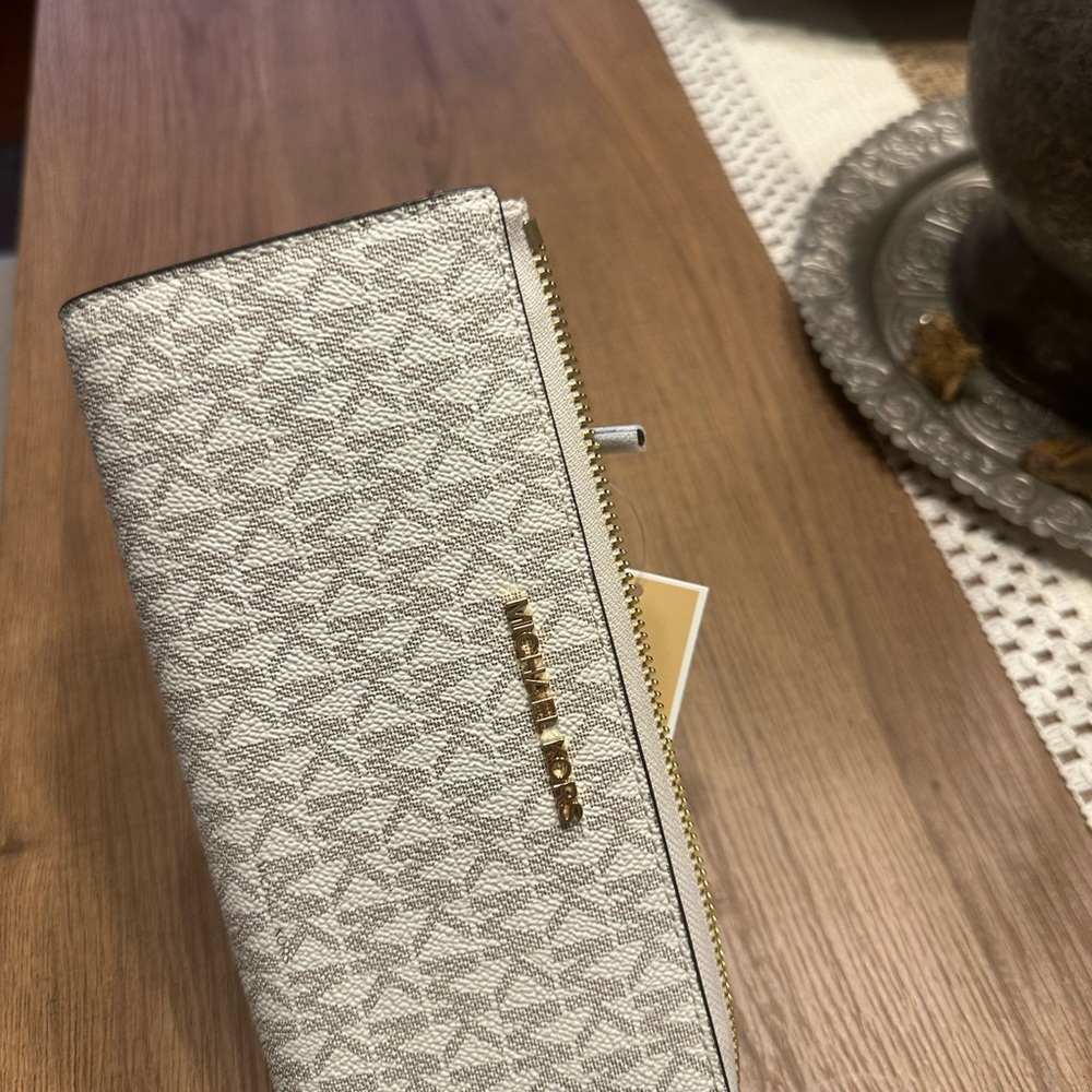 Michael Kors White Wallet